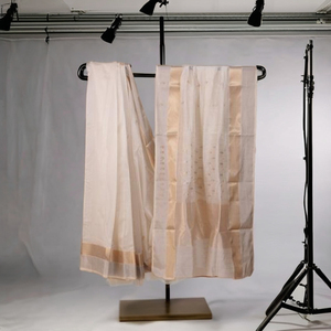 Sari de Algodón Tejido a Mano con Borde Amarillo |   Suave y Ligero Tradicional |   Sari indio para mujer, para uso diario y festivo |   Estudio n - Product Image 6