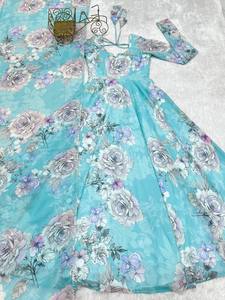 ชุดเดรส Anarkali ลายดอกไม้ผ้าจอร์เจตต์สุดหรู พร้อมผ้าคลุมไหล่ ชุดเต็มเซ็ตสำหรับผู้หญิง เหมาะสำหรับงานเทศกาล งานแต่งงาน งานปาร์ตี้ ชุดพื้นเมือง - Product Image 4