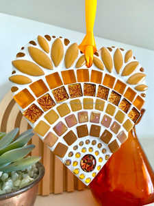 Décoration murale en mosaïque de verre Art Déco en forme de cœur, artisanat en bois fait main, ETHEREAL BLUSH BLOSSOM - Product Image 2