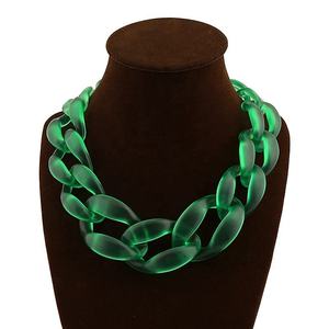 Collier long en résine à maillons larges, style moderne, mélange de couleurs, punk, creux, épais, décoration murale artisanale - Product Image 1