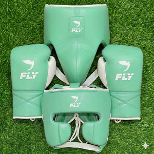 Nouvel ensemble de sparring de kickboxing super confortable en cuir véritable avec gants d'entraînement et protège-tête de protection professionnelle - Product Image 6