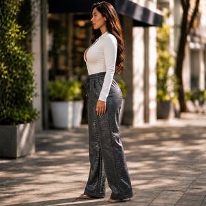 Pantalon large en cuir texturé crocodile gris pour femme |   Pantalon en cuir gaufré croco fait main à taille haute - Product Image 2