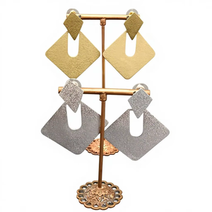 Boucles d'oreilles Huggie en alliage style bohème, légères, pour usage quotidien - Fabricant indien, prix d'usine - Product Image 1