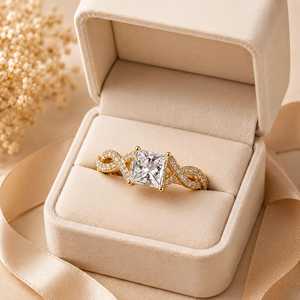 Anillo de compromiso clásico de oro macizo de 10K, 14K, 18K con diamante cultivado en laboratorio de corte princesa de 3 quilates y diamante de corte redondo de 1.10 quilates, certificado por IGI. - Product Image 4