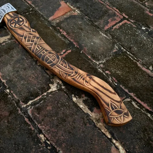 LEGACY BLADES Hacha Tomahawk Hecha a Mano con Mango de Madera Grabado y Funda de Cuero para Uso en Supervivencia al Aire Libre - Product Image 3