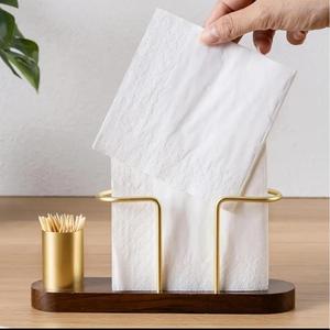 Porta Servilletas Decorativo de Metal con Forma de Corazón y Base de Madera para Hoteles, Restaurantes y Mesas de Comedor, Precio Económico - Product Image 6