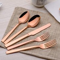 Ensemble de couverts de style royal en acier inoxydable de qualité supérieure pour maisons contemporaines, offrant une prise en main équilibrée, un fini miroir, compatibles lave-vaisselle et écologiques