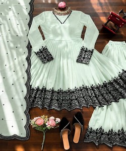 Conjunto de Kurta y Palazzo Tradicional Verde Menta para Mujer con Bordado Negro, Estilo Holgado hasta el Suelo, Estilo India Pakistán 83588 SP-71 - Product Image 3