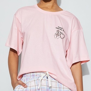 T-shirt en coton pour femme 150 GSM avec motif ours en peluche mignon, épaules tombantes, rose pastel – Fabricant de vêtements - Product Image 1