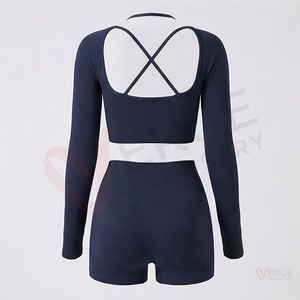 Conjunto de 2 piezas de yoga para mujer: Top corto acanalado azul marino de manga larga con cuello cuadrado y tirantes finos, y shorts de cintura alta - Product Image 2