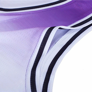 Conjunto de Uniforme de Baloncesto Sublimado con Degradado Personalizado, Transpirable, de Secado Rápido, para Entrenamiento Deportivo en Equipo - Product Image 3