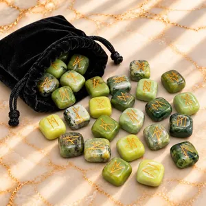 Ensemble de pierres runiques en serpentine verte naturelle, runes vikings Elder Futhark, pierres de divination en cristal pour rituels spirituels - Product Image 2