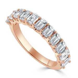 Bague de mariage et d'anniversaire empilable en or massif 18 carats avec diamant de laboratoire de 2 carats taille émeraude demi-éternité - Product Image 3
