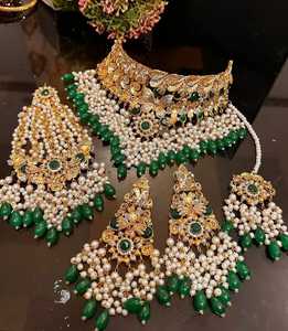 Parure de bijoux fantaisie personnalisée (collier et boucles d'oreilles) pour femme, idéale pour les mariages, services OEM/ODM, en zircon artificiel - Product Image 3