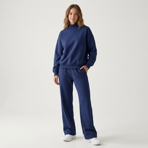 Ensemble de détente corail pour femme : Sweat-shirt à col montant et pantalon de survêtement large assorti, coupe décontractée – Fournisseur de vêtements en gros OEM - Product Image 4