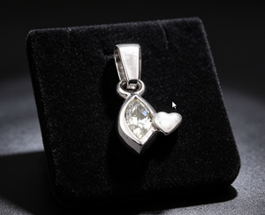 Art Palace - Colgante de Corazón Plateado con Circonita Cúbica de Corte Marquesa, Estilo Clásico, Joyería Unisex - Product Image 3