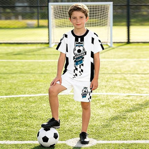 Tenue de football complète pour enfants - Maillot et short rayés blancs et noirs sublimés, impression par transfert thermique 100% polyester - Product Image 3