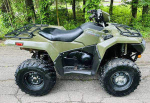 Quad utilitaire de luxe 493cc EFI avec transmission par arbre CVT Quadmatic et suspension indépendante à double bras oscillant - Product Image 2
