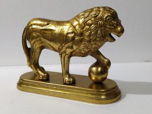 Escultura De León Estatuilla de aluminio para decoración del hogar Técnica de fundición de metal Tema animal - Product Image 5