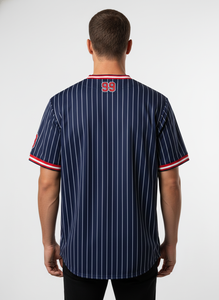 Camiseta de béisbol clásica con corte moderno y bordado personalizado para equipos deportivos profesionales y amantes del deporte. - Product Image 2