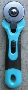 Cortador Rotatorio DK-380 de 60 mm |   Viene con cuchilla recta, cuchilla ondulada, cuchilla dentada, cuchilla giratoria retráctil con mango recto recubierto de goma - Product Image 2