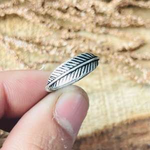 Bague en laiton pour femme, motif feuille, inspirée de la nature, finition argent oxydé, style minimaliste bohème, vente en gros - Product Image 6