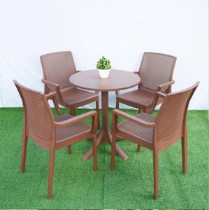 Chaise en plastique moulé carré à mailles, couleur marron, design moderne pour jardin et extérieur - Confortable, imperméable, durable - Product Image 1