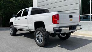 ENVÍO INMEDIATO Camioneta Chevrolet Silverado 1500 2017, Tracción en las Cuatro Ruedas, Motor 5.3L Ecotec3 V8, Automática, Doble Cabina - Product Image 2