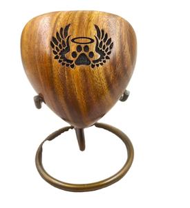 Coeur en bois souvenir crémation urne patte chat pour animaux de compagnie humains cendres fabriqués à la main unique en forme de coeur pour adultes avec présentoir - Product Image 1
