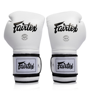นวมชกมวย Fairtex สีขาว หนังแท้ สำหรับเด็ก แบบติดตีนตุ๊กแก ปิดนิ้วเต็มรูปแบบ น้ำหนักเบา ระบายอากาศได้ดี สายรัดข้อมือแบบผูก สำหรับฝึกซ้อม ปรับแต่งได้ - Product Image 1