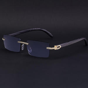Lunettes de soleil rectangulaires sans monture, verres bleu foncé, accent doré, style luxueux unisexe, protection solaire pour adultes, UV400 - Product Image 1