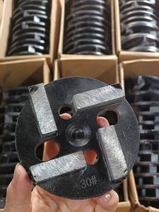 Disque de meulage de béton HGP robuste à 4 segments 100 mm 12 mm OEM haute performance pour le meulage agressif et l'ébavurage des sols - Product Image 4