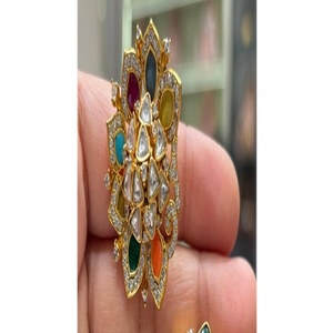 Boucles d'oreilles clous en laiton plaqué or avec moissanite, qualité supérieure, tendance et élégantes, pour femmes et jeunes filles, idéales pour les mariages et les soirées. - Product Image 1