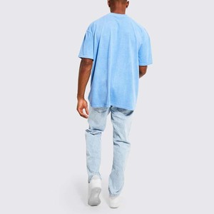 T-shirt homme oversize à manches courtes, col rond, bleu clair uni, en jersey de coton, design simple, en vente. - Product Image 5