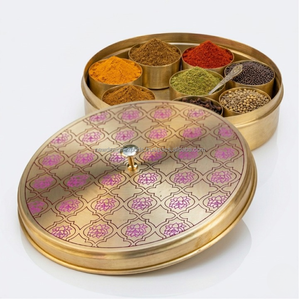 Coffret à épices en laiton doré de qualité supérieure – Boîte à masala Mandala Lotus à 7 compartiments pour les chefs à domicile - Product Image 5