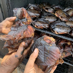 Vietnam 100% al por mayor, pescado de bagre ahumado natural, orgánico, premium, con más de 12 meses de vida útil, alto en proteínas, alimento saludable - Product Image 1