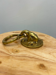 Battant de porte en laiton antique avec plaque arrière florale ornée, battant de porte vintage, quincaillerie décorative artisanale en métal - Product Image 1