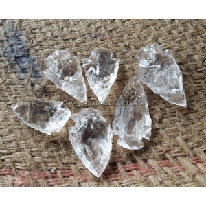 Pointes de flèches en quartz cristallin brésilien en gros - Pierres de guérison de haute qualité pour le chakra, le Reiki et l'art populaire - Product Image 1