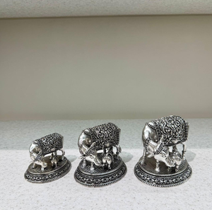 Figura de vaca y ternero de alta calidad (con plataforma) con caja de terciopelo, ídolo artesanal de vaca y ternero en latón, decoración tradicional india para el hogar. - Product Image 2