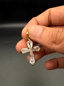 Pendentif croix en diamant en or jaune, collier statement de luxe style hip-hop, bijou de mariée élégant, cadeau pour femme, pendentif raffiné - Product Image 4