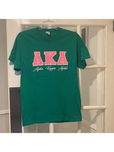Camiseta al por mayor personalizada con gráfico de letras estilo griego verde para mujer, de algodón, estampada, para club, personalizada, de manga corta, informal - Product Image 1