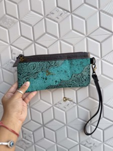 Cartera de mano tipo clutch al por mayor, personalizada, color turquesa, estilo bohemio, con cierre de cremallera y diseño occidental grabado/repujado - Product Image 1