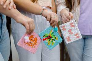 Monedero pequeño hecho a mano con cuentas de primera calidad, elegante bolsa de cuentas para mujer a precio económico. - Product Image 4