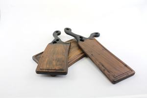 Planche à découper en bois massif fait main avec bord naturel, plateau de service pour fromages, plateau à charcuterie, planche à découper pour apéritifs - Product Image 5