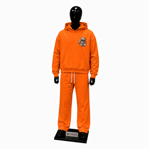 Conjunto Deportivo para Hombre Color Naranja, Sudadera con Capucha y Logotipo Gráfico en el Pecho, Pantalones Jogger a Juego, Ropa Deportiva Casual - Product Image 1