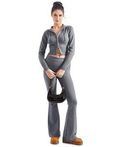 Ensemble de survêtement gris pour femme – Tenue de sport décontractée et élégante avec haut zippé et pantalon évasé assorti – Vêtements de sport - Product Image 6