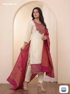 Fabricant indien de costumes haut de gamme en tissu Banarasi avec broderie Zari, jacquard et broderie, dernière collection. - Product Image 2