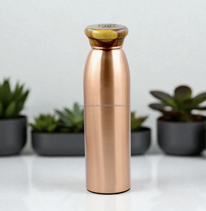 Bouteille en cuivre pur avec bienfaits ayurvédiques imprimés pour la santé Boisson directe étanche pour les fêtes et les visites - Product Image 2
