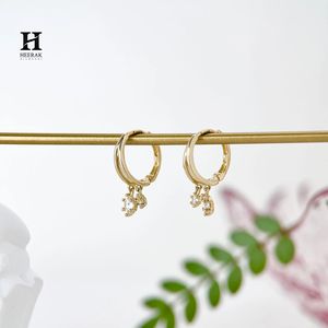 Pendientes Minimalistas de Aro Doble Colgante de Oro de 14K con Diamantes Redondos y Múltiples Dijes para Mujer - Product Image 6