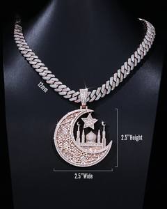 Pendentif de luxe 3D Lune et Étoile en Or Rose, Argent Sterling 925, Moissanite Taille Baguette, avec Photo Personnalisée au Dos - Product Image 6